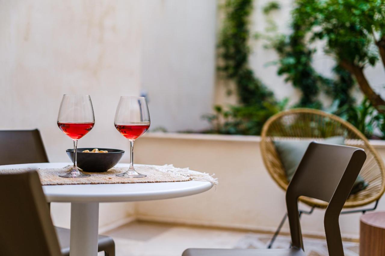 Helloapulia Charming Palazzo Clemente - Self-Catering Suites With Aircondition Monopoli Kültér fotó